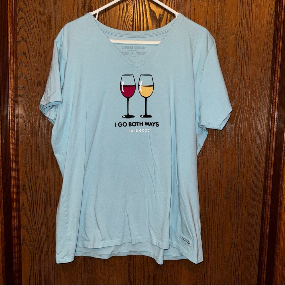 Life Is Good XL Short Sleeve Crusher Tee Women’s blue crew neck EUC Wine glasses
